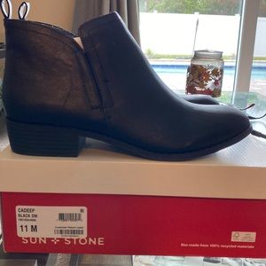 Womens ankle boots Sun and Stone, black, size 11M.